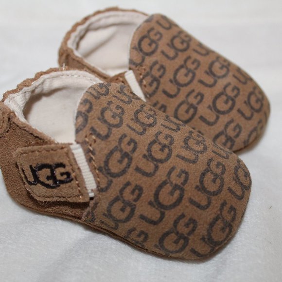 NIB UGG INFANT UNISEX BOYS GIRLS SUEDE LOGO CRIB SHOES CHESTNUT - Picture 3 of 7